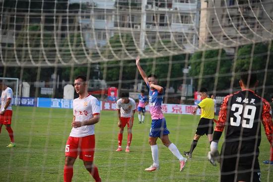 南宁vs深圳足球直播视频，我在两个城市的客厅里，看完了这场90分钟的恩怨